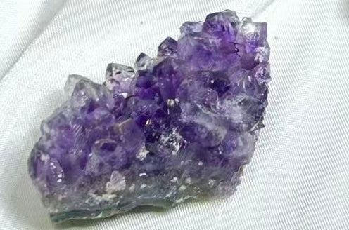 𝐴𝑚𝑒𝑡𝘩𝑦𝑠𝑡 𝐶𝑙𝑢𝑠𝑡𝑒𝑟