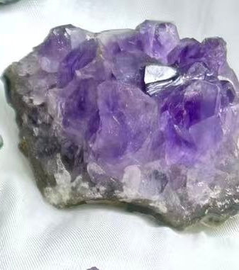 𝐴𝑚𝑒𝑡𝘩𝑦𝑠𝑡 𝐶𝑙𝑢𝑠𝑡𝑒𝑟