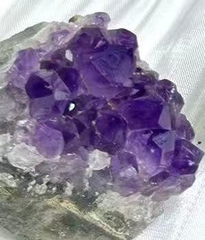 𝐴𝑚𝑒𝑡𝘩𝑦𝑠𝑡 𝐶𝑙𝑢𝑠𝑡𝑒𝑟