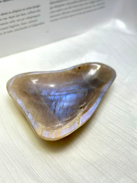 𝑀𝑜𝑜𝑛𝑠𝑡𝑜𝑛𝑒 𝐵𝑜𝑤𝑙