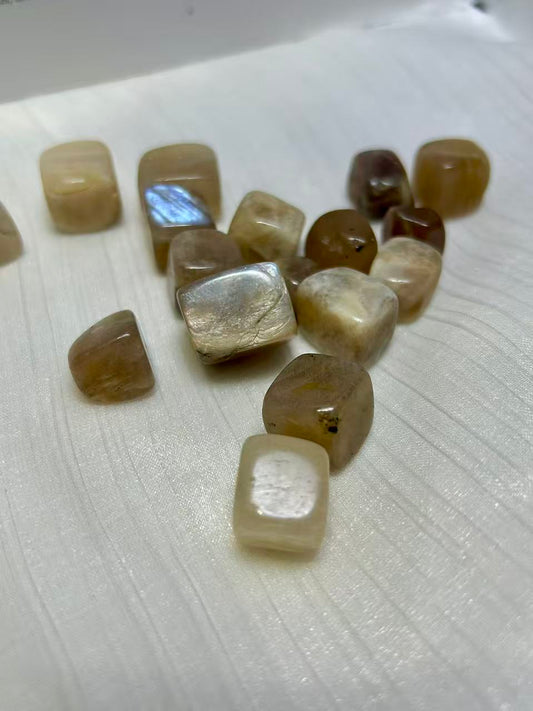 𝑀𝑜𝑜𝑛𝑠𝑡𝑜𝑛𝑒 𝐶𝑢𝑏𝑒𝑠 𝐴