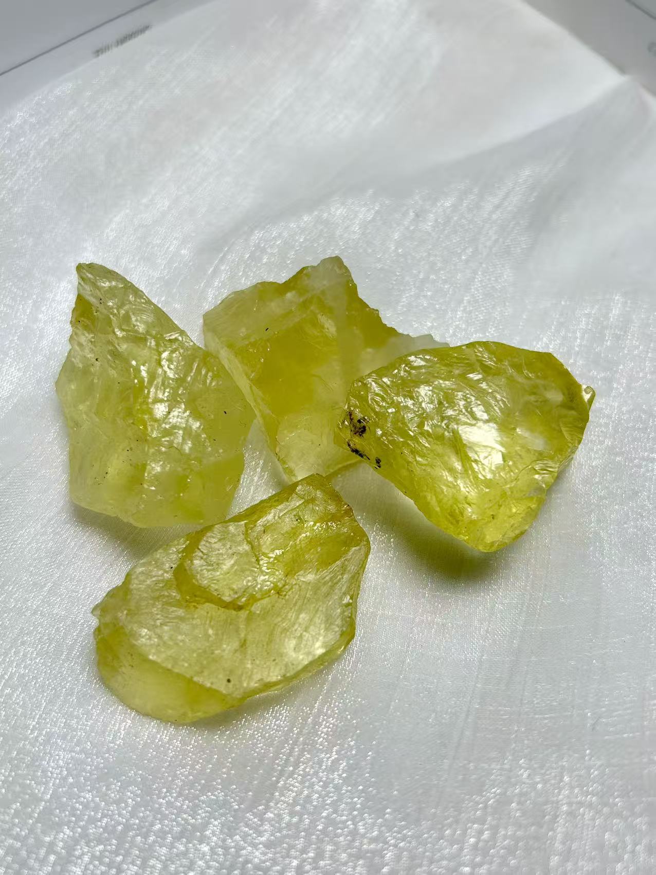 𝑅𝑎𝑤 𝑠𝑡𝑜𝑛𝑒𝑠